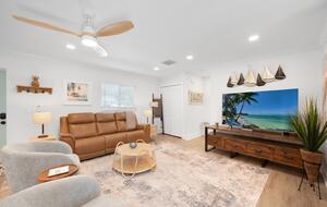 Bright Coastal Cottage on Anna Maria Island - Holmes Beach, Florida