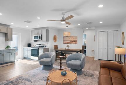 Bright Coastal Cottage on Anna Maria Island - Holmes Beach, Florida