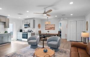 Bright Coastal Cottage on Anna Maria Island - Holmes Beach, Florida
