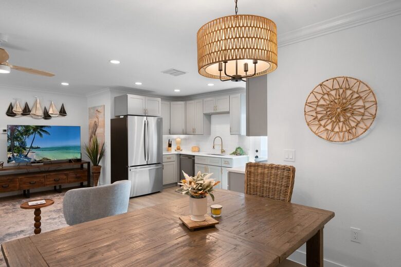 Bright Coastal Cottage on Anna Maria Island - Holmes Beach, Florida