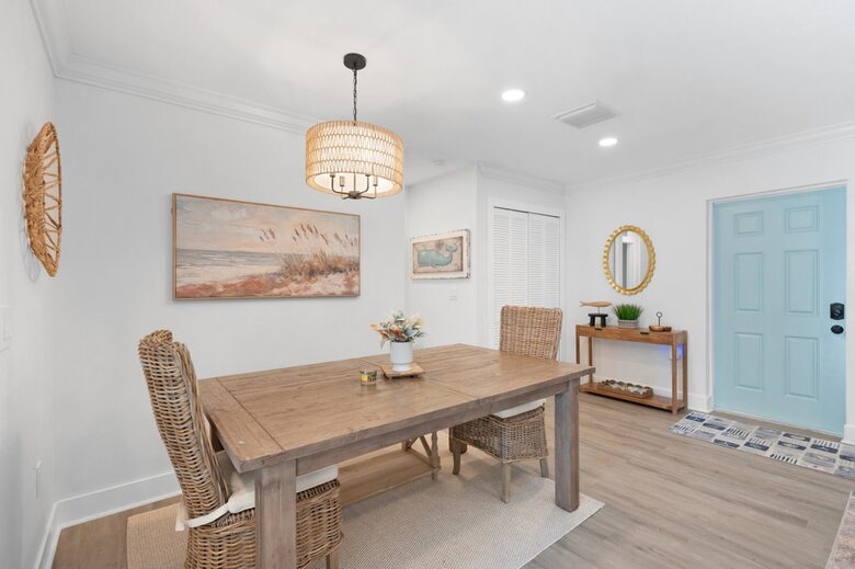 Bright Coastal Cottage on Anna Maria Island - Holmes Beach, Florida