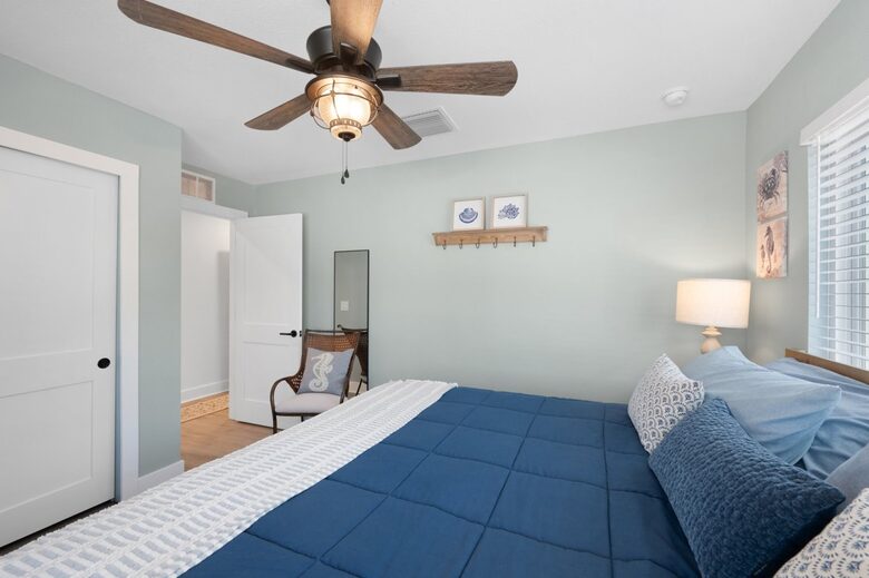 Bright Coastal Cottage on Anna Maria Island - Holmes Beach, Florida