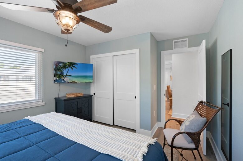 Bright Coastal Cottage on Anna Maria Island - Holmes Beach, Florida