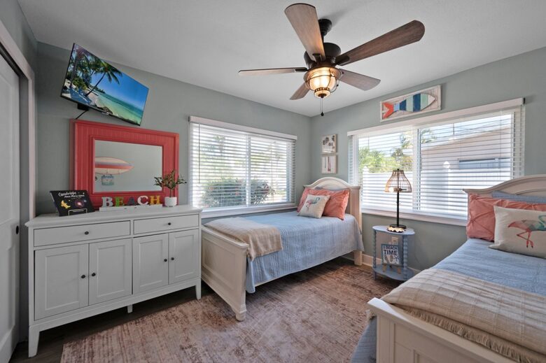 Bright Coastal Cottage on Anna Maria Island - Holmes Beach, Florida