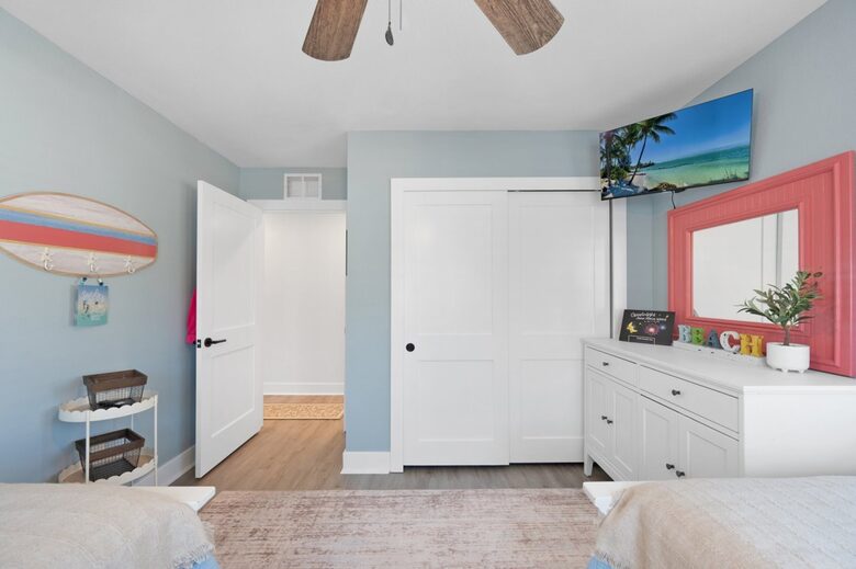 Bright Coastal Cottage on Anna Maria Island - Holmes Beach, Florida