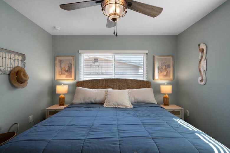 Bright Coastal Cottage on Anna Maria Island - Holmes Beach, Florida