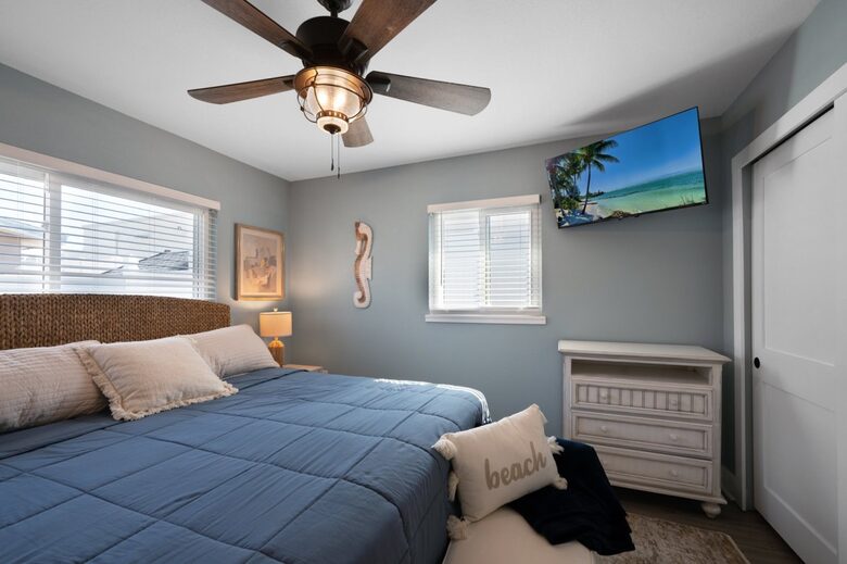 Bright Coastal Cottage on Anna Maria Island - Holmes Beach, Florida