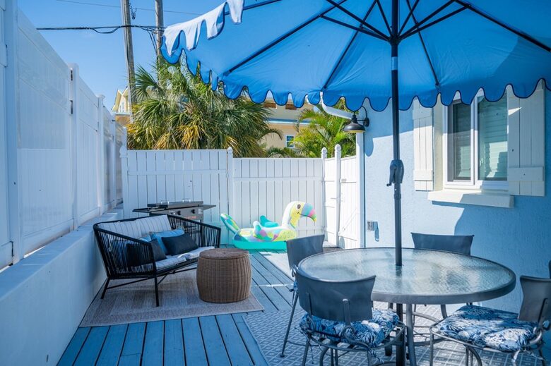 Bright Coastal Cottage on Anna Maria Island - Holmes Beach, Florida