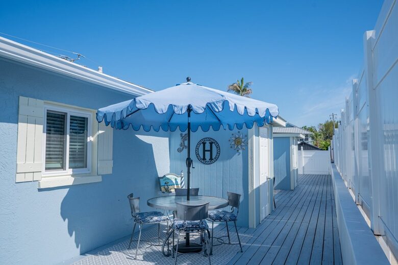 Bright Coastal Cottage on Anna Maria Island - Holmes Beach, Florida