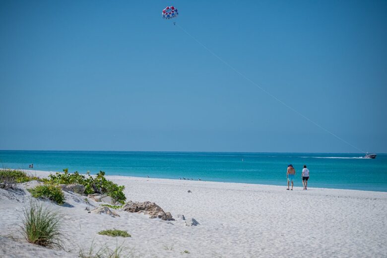 Bright Coastal Cottage on Anna Maria Island - Holmes Beach, Florida