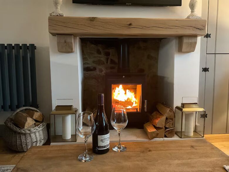 Cotswold cottage with hot tub - Bledington, United Kingdom