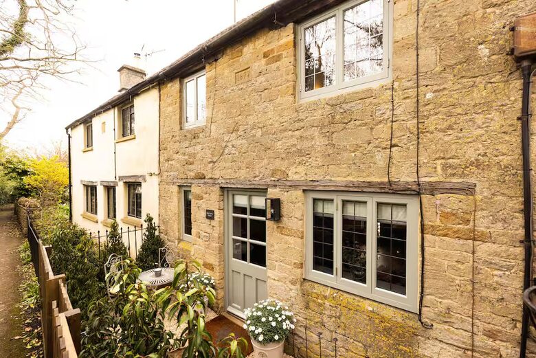Cotswold cottage with hot tub - Bledington, United Kingdom