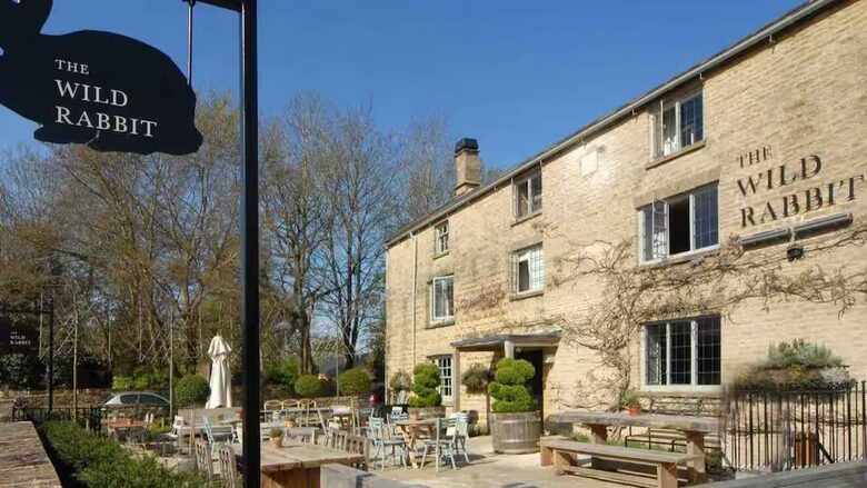 Cotswold cottage with hot tub - Bledington, United Kingdom