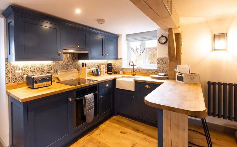Cotswold cottage with hot tub - Bledington, United Kingdom