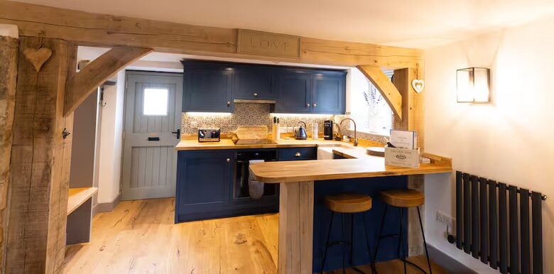 Cotswold cottage with hot tub - Bledington, United Kingdom