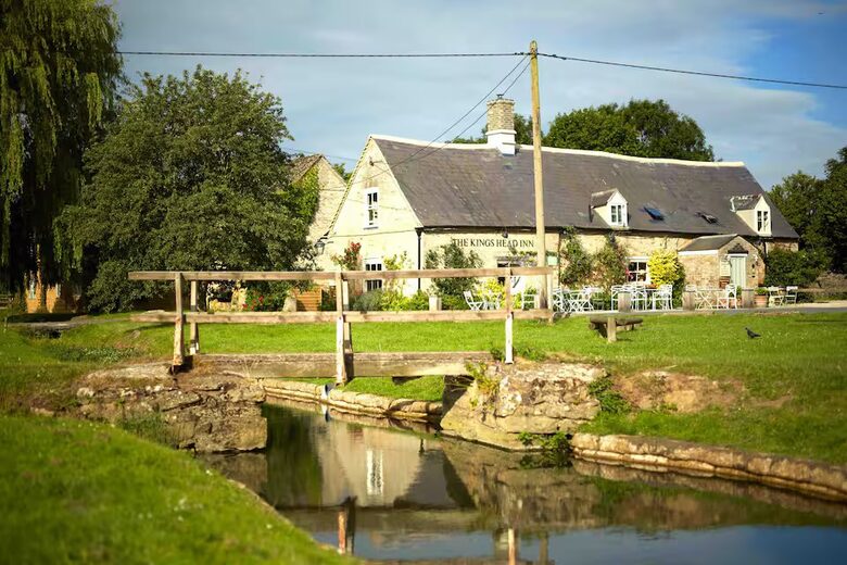 Cotswold cottage with hot tub - Bledington, United Kingdom