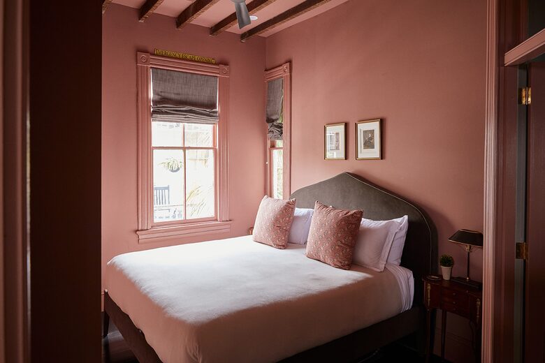 The Juliette | Historic Luxury Residence | 3 bedroom | Upper Residence - Charleston, South Carolina