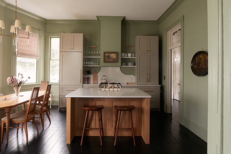 The Juliette | Luxury Victorian Residence | 3 bedroom | Lower Residence - Charleston, South Carolina