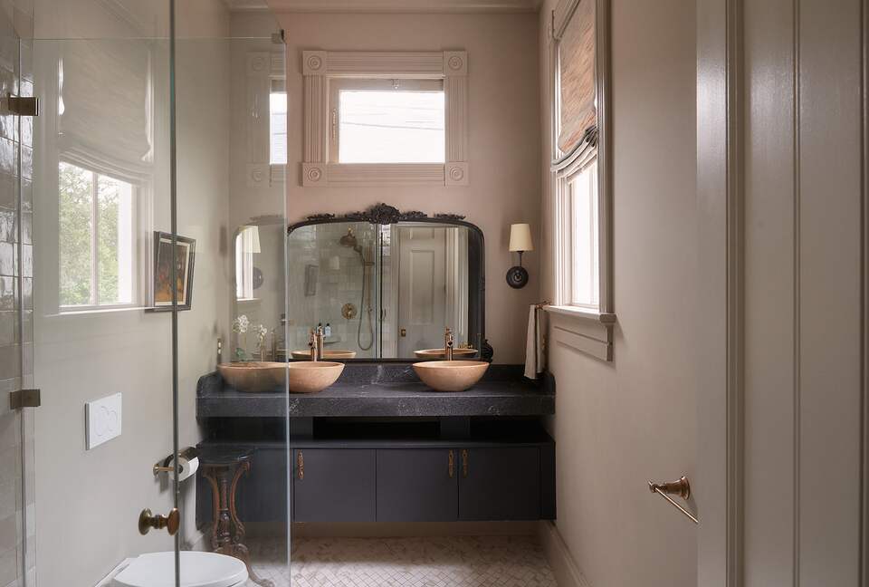 The Juliette | Luxury Victorian Residence | 3 bedroom | Lower Residence - Charleston, South Carolina