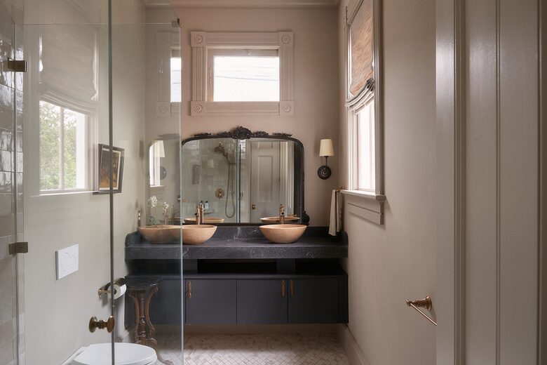 The Juliette | Luxury Victorian Residence | 3 bedroom | Lower Residence - Charleston, South Carolina