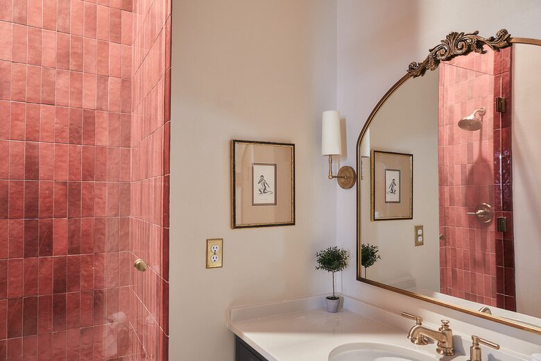 The Juliette | Luxury Victorian Residence | 3 bedroom | Lower Residence - Charleston, South Carolina