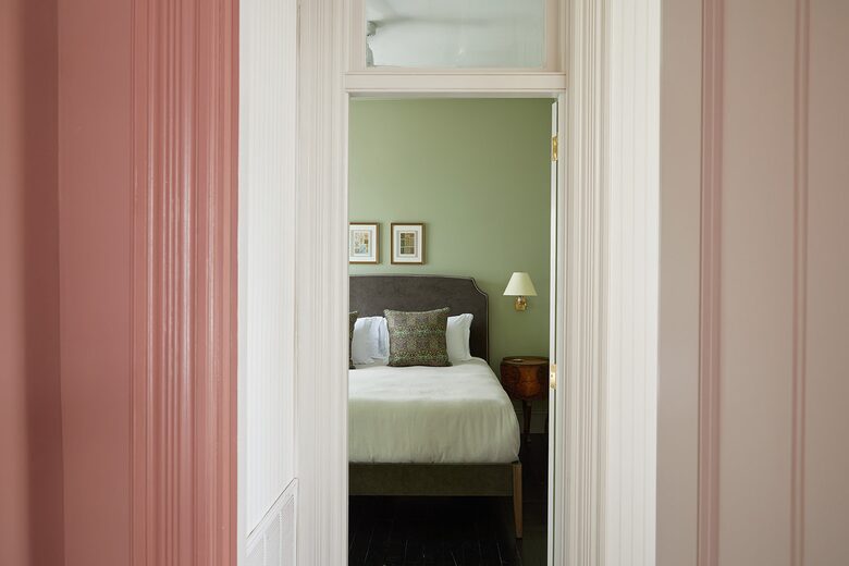 The Juliette | Luxury Victorian Residence | 3 bedroom | Lower Residence - Charleston, South Carolina