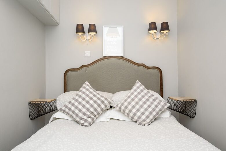 A cosy room with a standard 4'6" double bed
