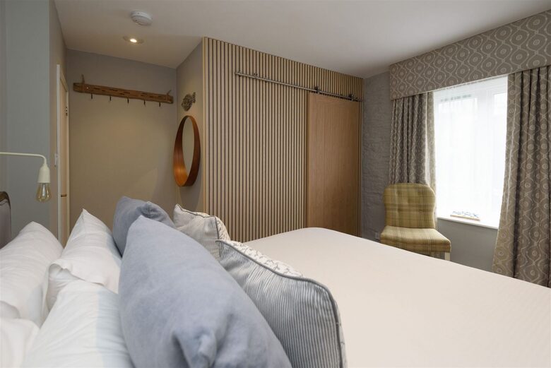Luxury linens & lots of storage