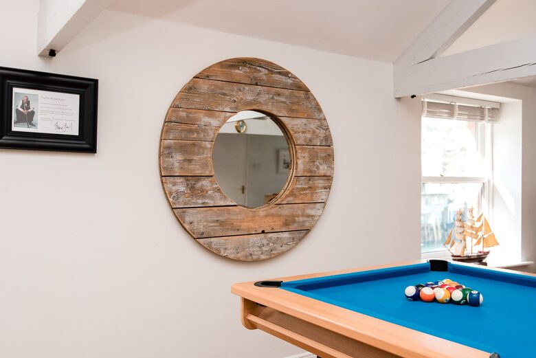 Sir Steve Davis laying down the house pool rules