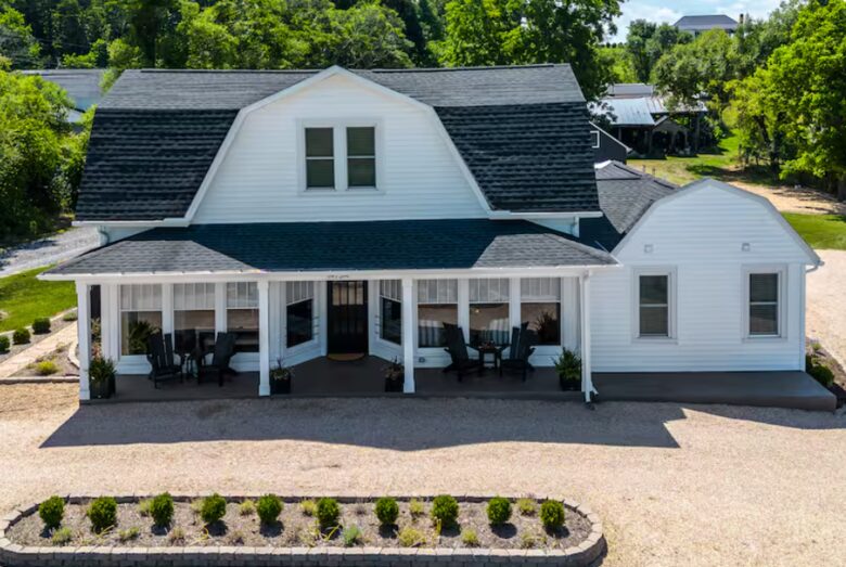 Mountain-View Farmhouse in Virginia Countryside - Lexington, Virginia