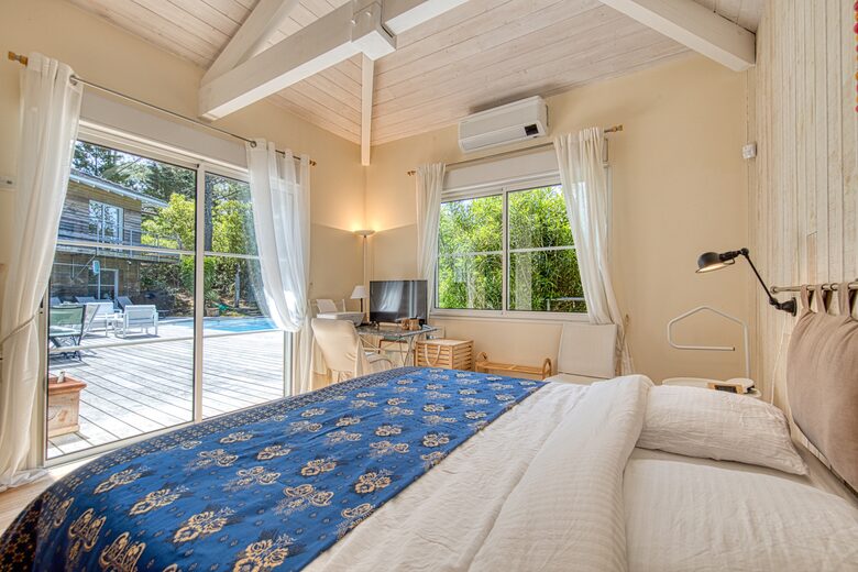 Secluded Shoreside Villa with Garden Views - Lège Cap Ferret, France