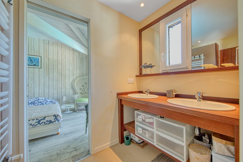 Secluded Shoreside Villa with Garden Views - Lège Cap Ferret, France