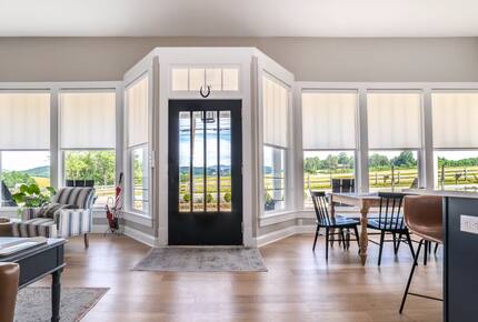 Mountain-View Farmhouse in Virginia Countryside - Lexington, Virginia
