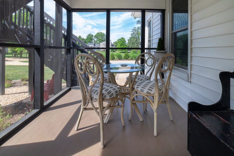Mountain-View Farmhouse in Virginia Countryside - Lexington, Virginia