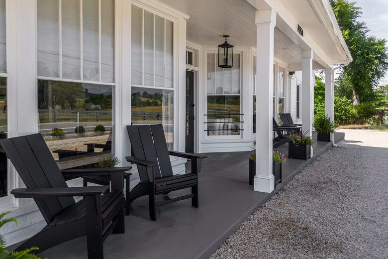 Mountain-View Farmhouse in Virginia Countryside - Lexington, Virginia