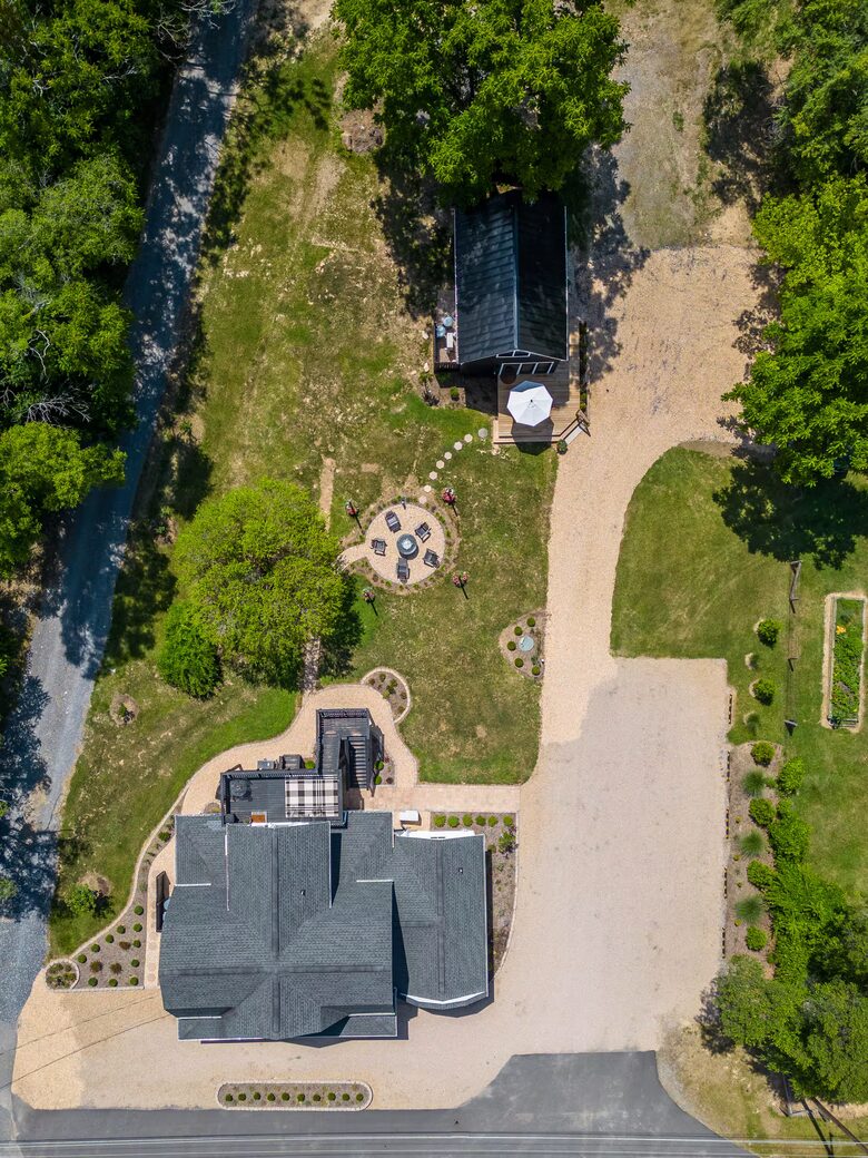 Mountain-View Farmhouse in Virginia Countryside - Lexington, Virginia