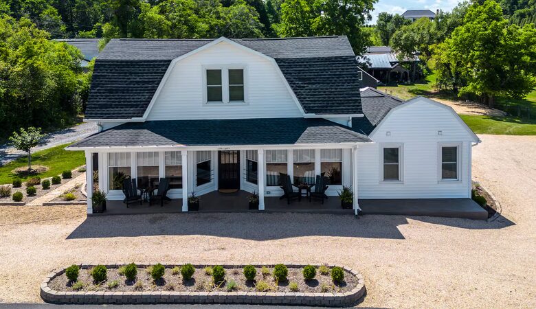 Mountain-View Farmhouse in Virginia Countryside - Lexington, Virginia