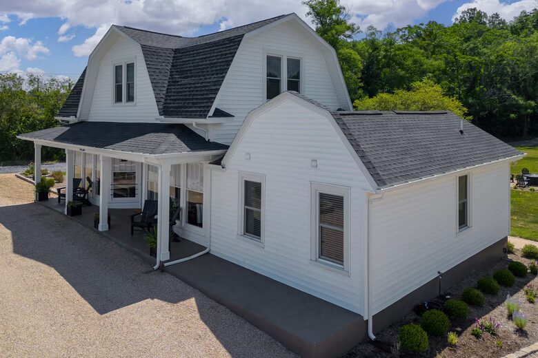 Mountain-View Farmhouse in Virginia Countryside - Lexington, Virginia