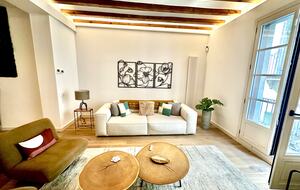 Stylish Historic Flat Steps from Barcelona’s Waterfront - Barcelona, Spain