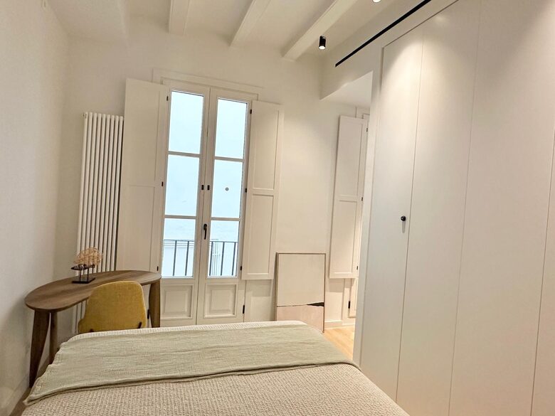 Stylish Historic Flat Steps from Barcelona’s Waterfront - Barcelona, Spain