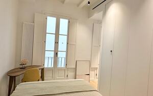 Stylish Historic Flat Steps from Barcelona’s Waterfront - Barcelona, Spain