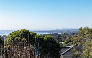 Mount Martha Bayview Retreat with Solar Heated Pool & Spa - Mount Martha, Australia