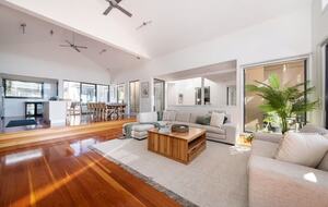 Mount Martha Bayview Retreat with Solar Heated Pool & Spa - Mount Martha, Australia