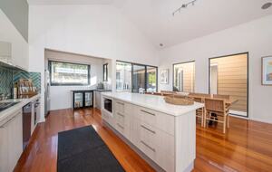 Mount Martha Bayview Retreat with Solar Heated Pool & Spa - Mount Martha, Australia