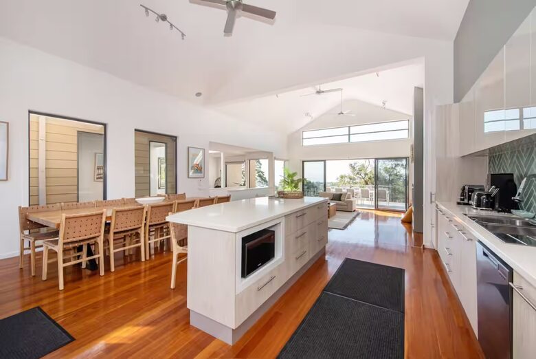 Mount Martha Bayview Retreat with Solar Heated Pool & Spa - Melbourne, Australia