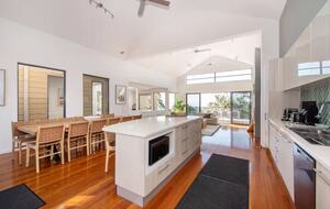 Mount Martha Bayview Retreat with Solar Heated Pool & Spa - Mount Martha, Australia