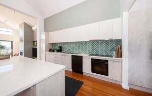 Mount Martha Bayview Retreat with Solar Heated Pool & Spa - Mount Martha, Australia