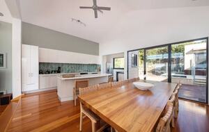 Mount Martha Bayview Retreat with Solar Heated Pool & Spa - Mount Martha, Australia