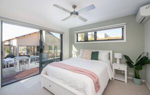 Mount Martha Bayview Retreat with Solar Heated Pool & Spa - Mount Martha, Australia