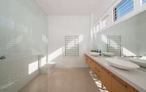 Mount Martha Bayview Retreat with Solar Heated Pool & Spa - Mount Martha, Australia
